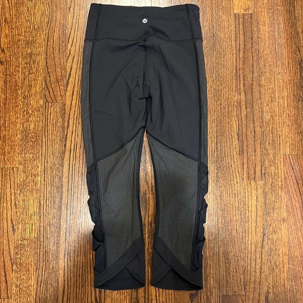 🍋Lululemon Perforated Mesh Crop! - Picture 7 of 14